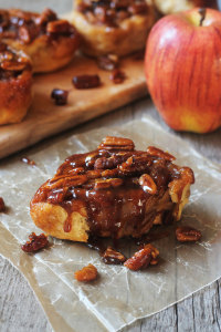Sweet juicy apple tossed in cinnamon, brown sugar, rolled up in soft tender bread. It’s like eating a cinnamon apple pie.