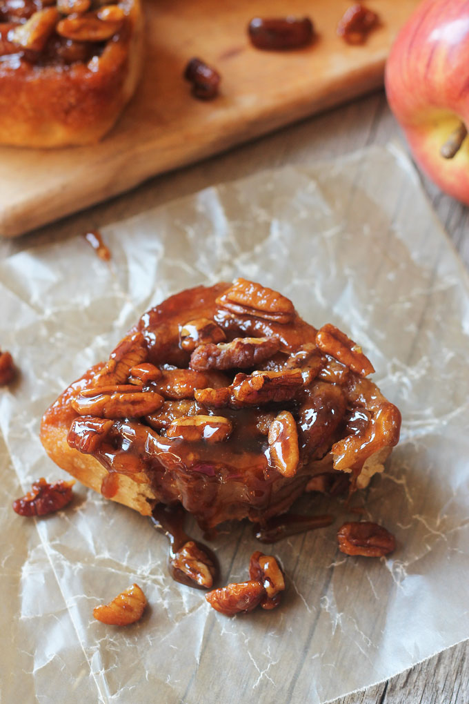 Sweet juicy apple tossed in cinnamon, brown sugar, rolled up in soft tender bread. It’s like eating a cinnamon apple pie.