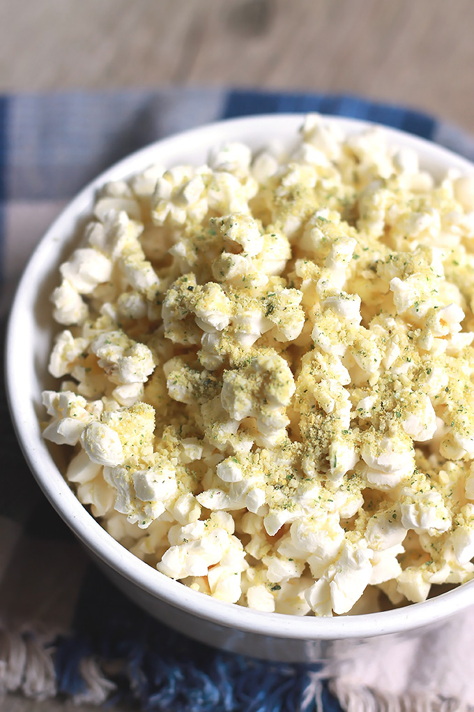 Popcorn-with-Herbed-Vegan-Parmesan-Sprinkle