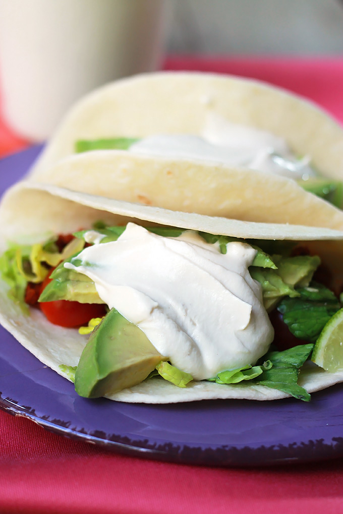 https://thewholeserving.com/wp-content/uploads/2015/04/Vegan-Sour-Cream-Tacos.jpg