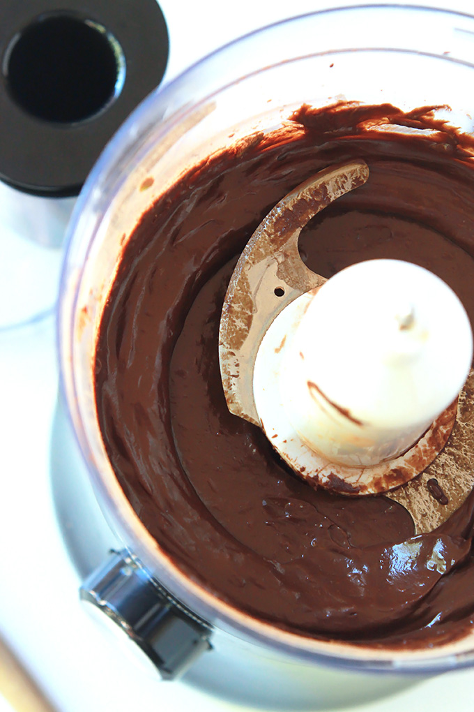 Avocado and Chocolate - Make your own smooth, creamy and decadent chocolate spread in just minutes. If you don't tell, no one will ever know that it's a mix of avocado and cocoa powder. It's simply delicious, Avocado Chocolate Sauce.