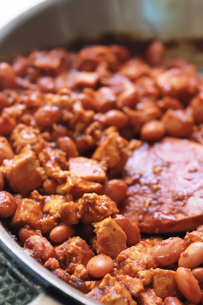 Chipotle peppers, roasted poblanos, aromatic spices, this delicious Sofritas Bowl will please vegans, vegetarians and even the carnivores. It's that good. 