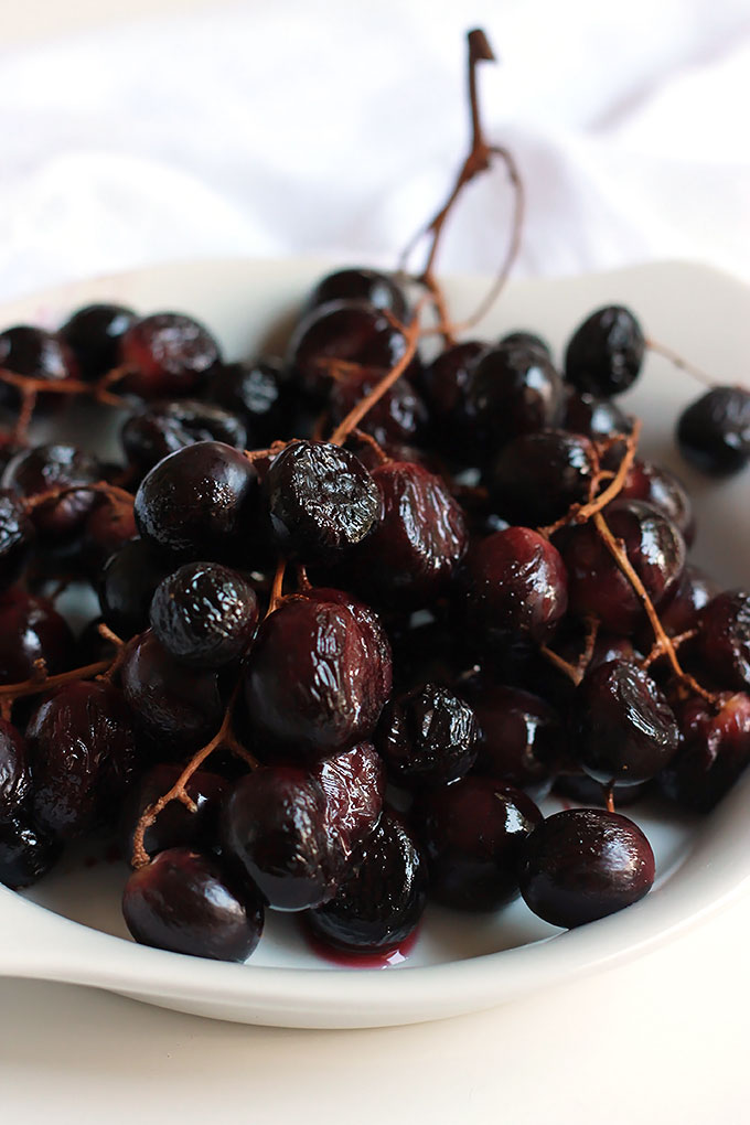 Simple and simply delicious, this Roasted Grapes with Burrata Cheese Toast recipe is perfect for those impromptu gatherings. Toast, softly melted Burrata, roasted grapes and a drizzle of agave or honey, so easy. 