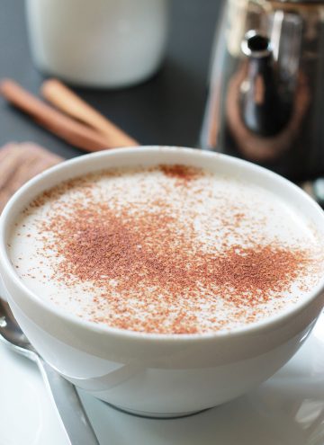 Smooth, creamy and delicious, this Organic Papaya Leaf Tea Latte is a prefect afternoon pick-me-up with amazing health benefits.