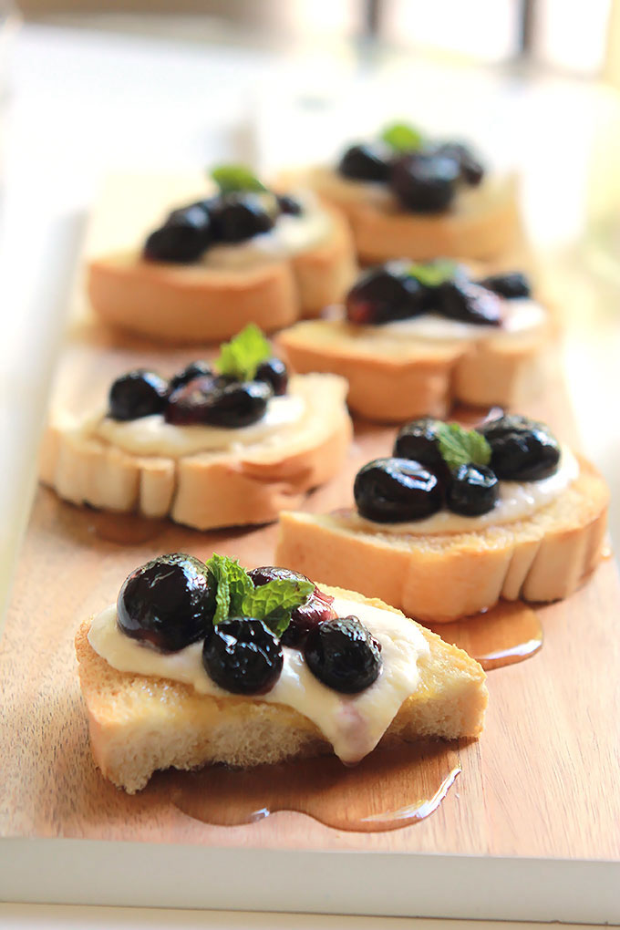 Simple and simply delicious, this Roasted Grapes with Burrata Cheese Toast recipe is perfect for those impromptu gatherings. Toast, softly melted Burrata, roasted grapes and a drizzle of agave or honey, so easy. 