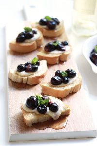Simple and simply delicious, this Roasted Grapes with Burrata Cheese Toast recipe is perfect for those impromptu gatherings. Toast, softly melted Burrata, roasted grapes and a drizzle of agave or honey, so easy.