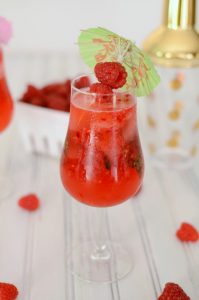 It's that time again, another Pretty Pintastic Party #150 and a refreshing drink recipe from Simply Darrling.