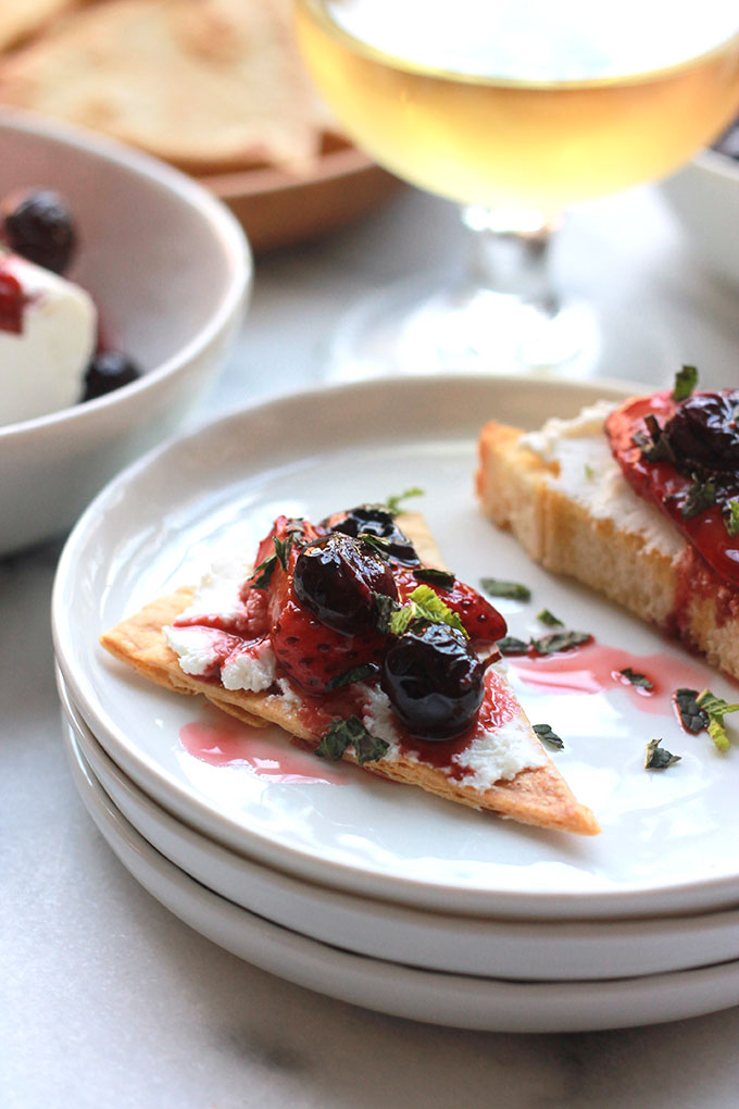 Easy Roasted Berry Mint Compote - Super easy, fruity and delicious! It's perfect for breakfast toppings, snacks, desserts and so much more.