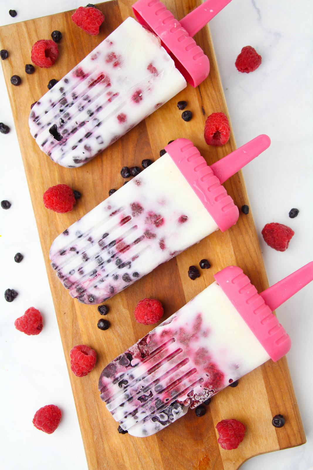 Welcome to Pretty Pintastic Party #165 & my favorite from last week, a Patriotic Fruit Popsicle recipe. You can get the recipe over at Sandy A La Mode, it's an easy, healthier way to enjoy frozen treats.