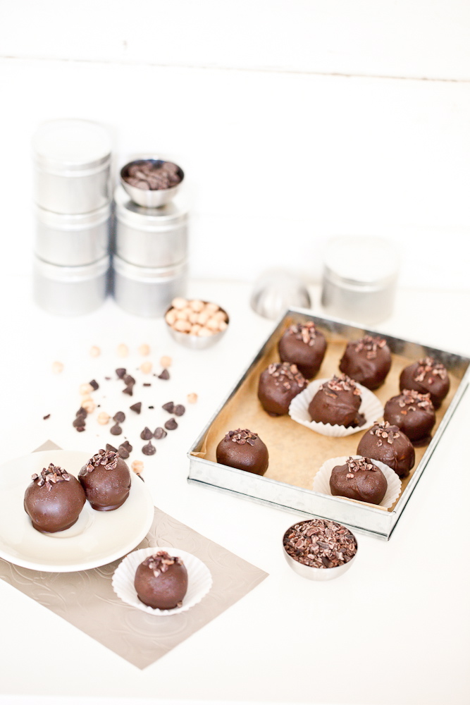 Chocolate chickpea truffles