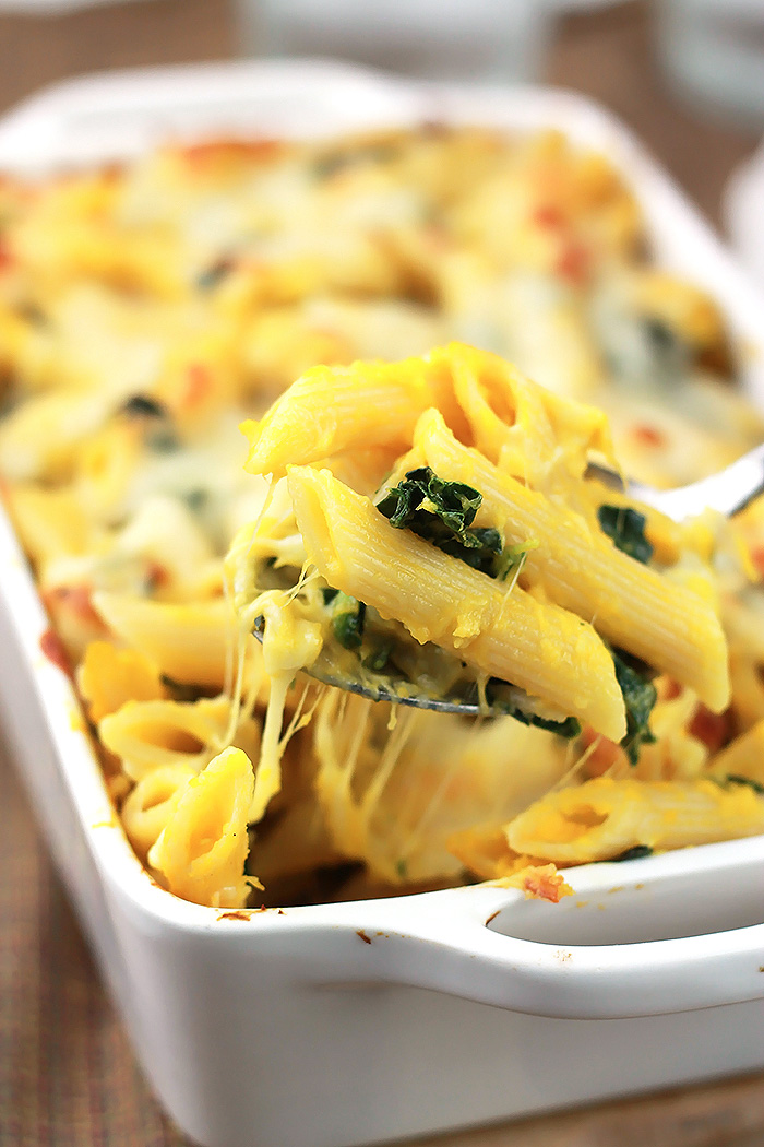 Love creamy pasta sauce, but don't love the calories. This Kale Butternut Pasta Bake is loaded with flavor without the calorie guilt.